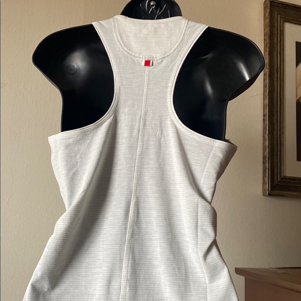 Tracksmith Horizon Tank - Picture 5 of 9